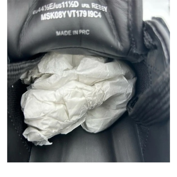 Men's rebby Black and Red leather sneakers size 11.5 US - Picture 3 of 8